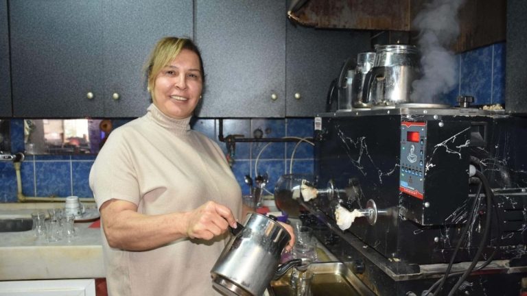 İzmir’de 25 yıllık başkandan sonra koltuğu almayı başardı