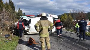 İzmir’de belediye otobüsü ile minibüs çarpıştı