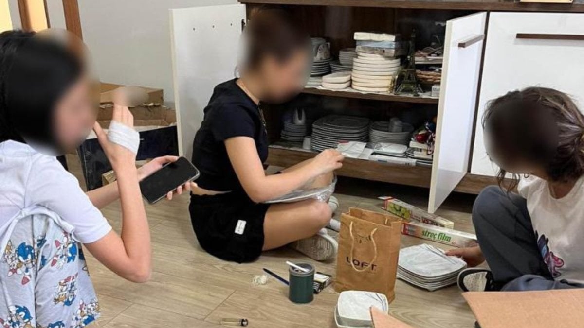 İzmir’de eğitim skandalı: Öğretmen ders saatinde öğrencilere evini temizletti