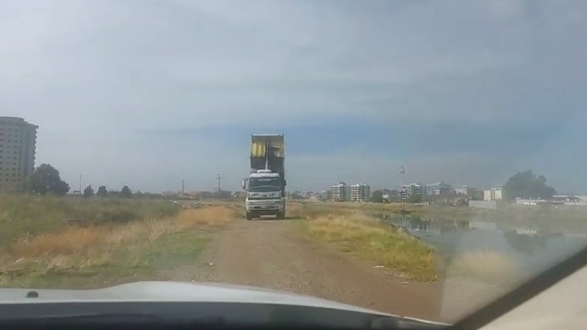 İzmir’de hem kaçak moloz döktü hem ehliyetsiz hem de polise direndi