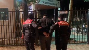 İzmir’de polise sahte kimlik gösteren şüphelinin 128 suçtan arandığı ortaya çıktı