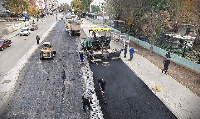 İzmir’de ulaşımı rahatlatan asfalt atağı