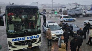 Karakoçan’da Muş–Bursa seferini yapan yolcu otobüsüne saldırı