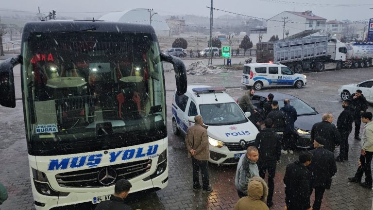 Karakoçan’da Muş–Bursa seferini yapan yolcu otobüsüne saldırı