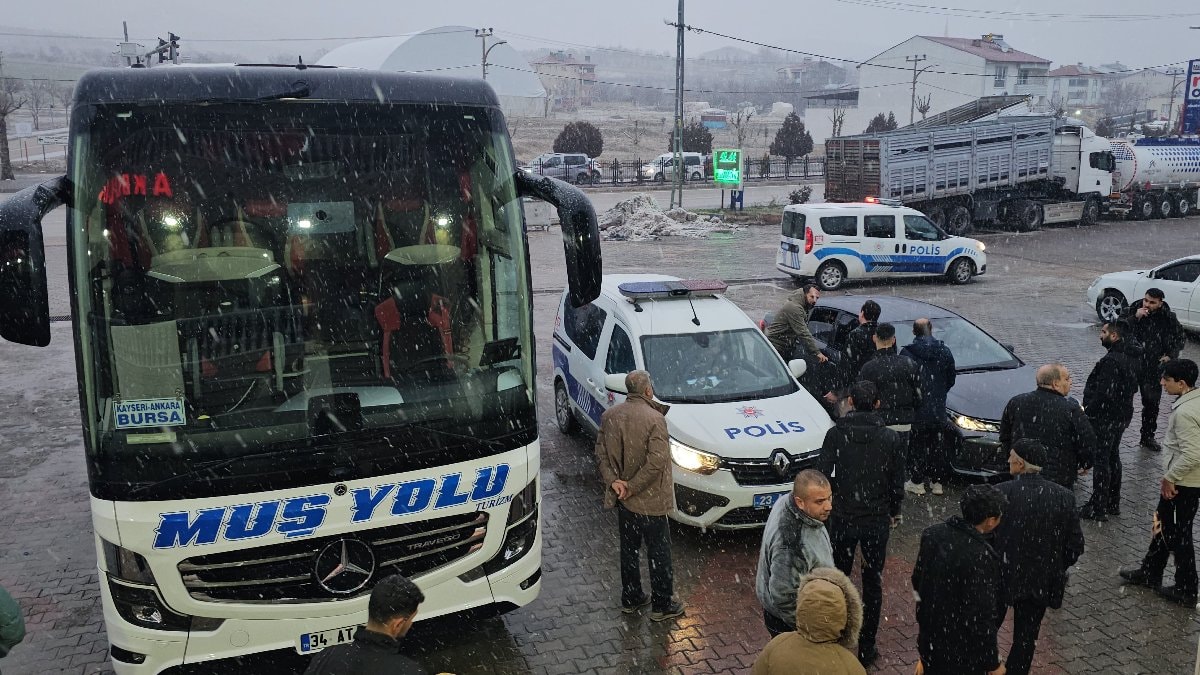 Karakoçan’da Muş–Bursa seferini yapan yolcu otobüsüne saldırı