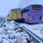 Kars’ta yolcu otobüsü kamyona çarptı: 9 yaralı