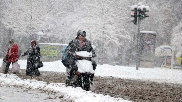 Kayseri buz tuttu: Termometreler eksi 14’ü gösterdi