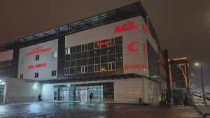 Kayseri’de asansör boşluğuna düşen kadın can verdi