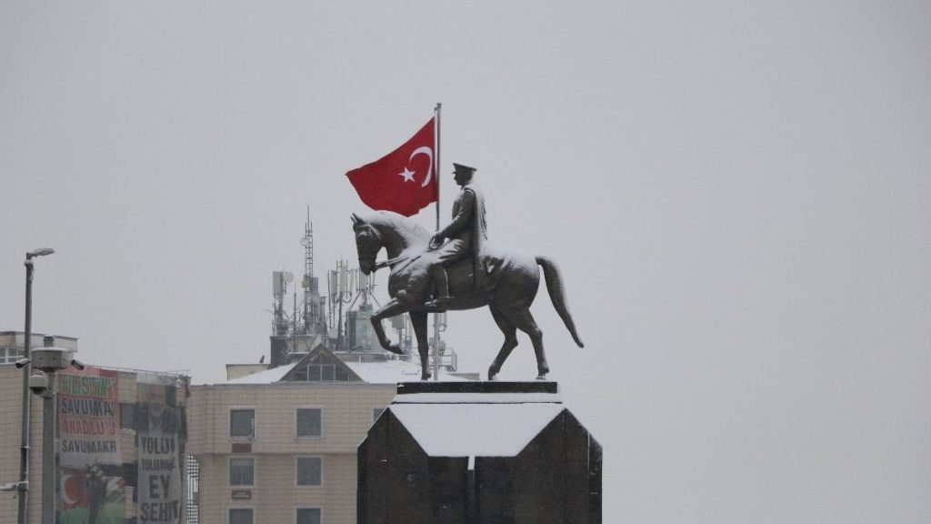 Kayseri’de kar yağışı etkisini sürdürüyor