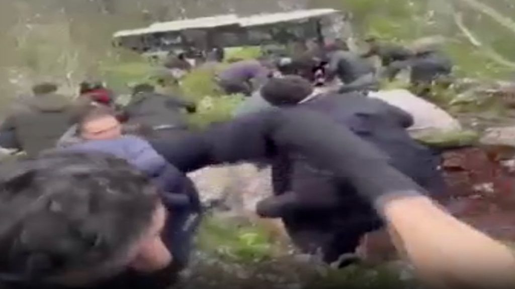 Kocaeli’de belediye otobüsü devrildi