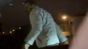 Konya’da dehşet anları: Araçtakilere bıçakla saldırdı