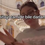 Konya’da genç kızın camideki uygunsuz hareketleri tepki çekti