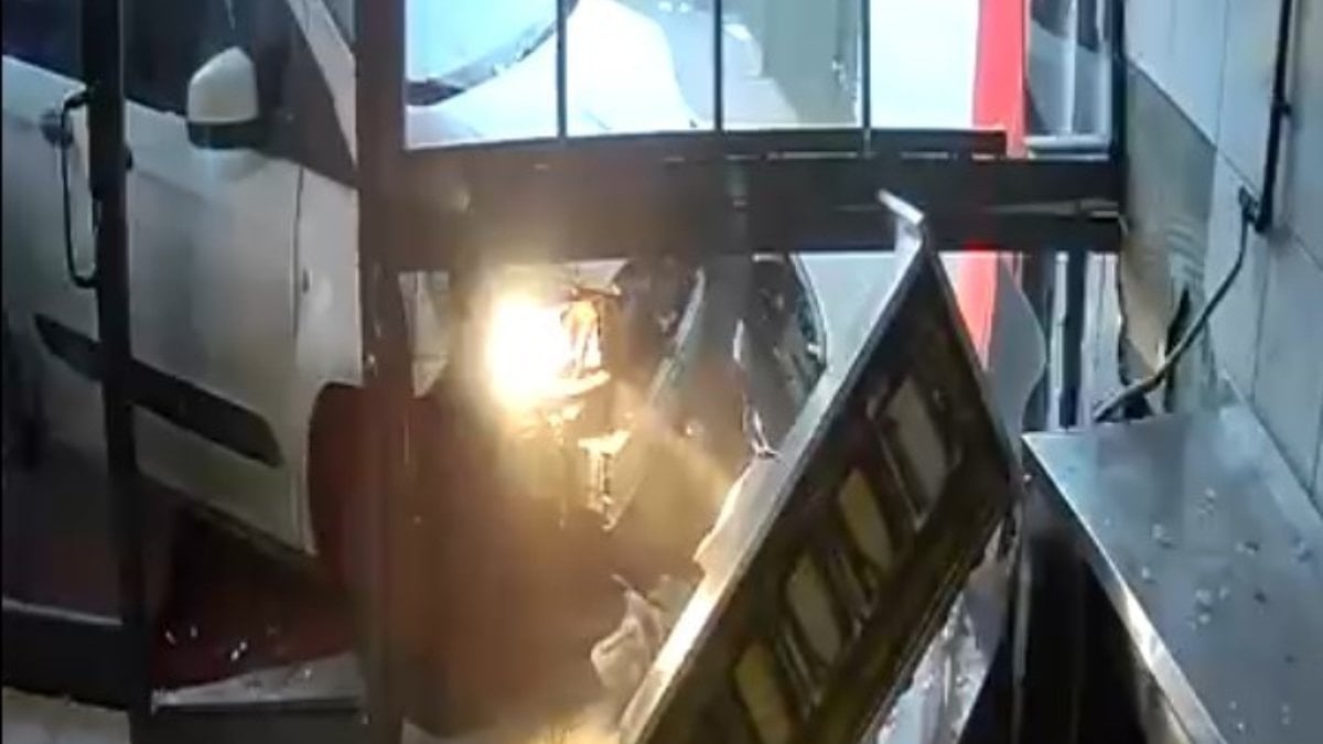 Konya’da lavaş getirdiği dönerciye aracıyla girdi