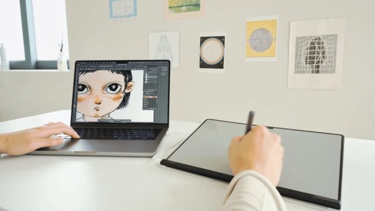 MacBook’ları dokunmatik ekrana çeviren aksesuar CES 2026’da tanıtıldı