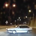 Malatya’da makas atan otomobil refüje çarptı