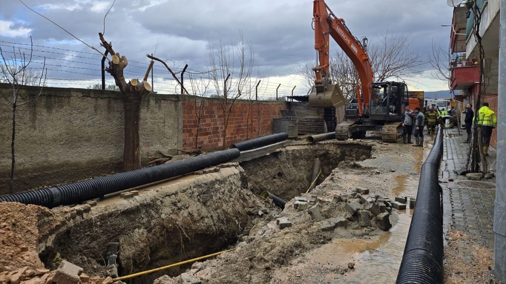 Manisa’da altyapı kazısında göçük: 1 işçi yaralandı