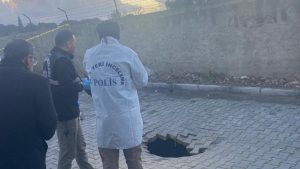 Manisa’da çöken yolda insan kemikleri bulundu