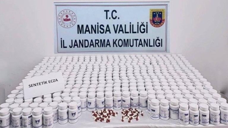 Manisa’da otoyolda durdurulan araçtan on binlerce hap çıktı