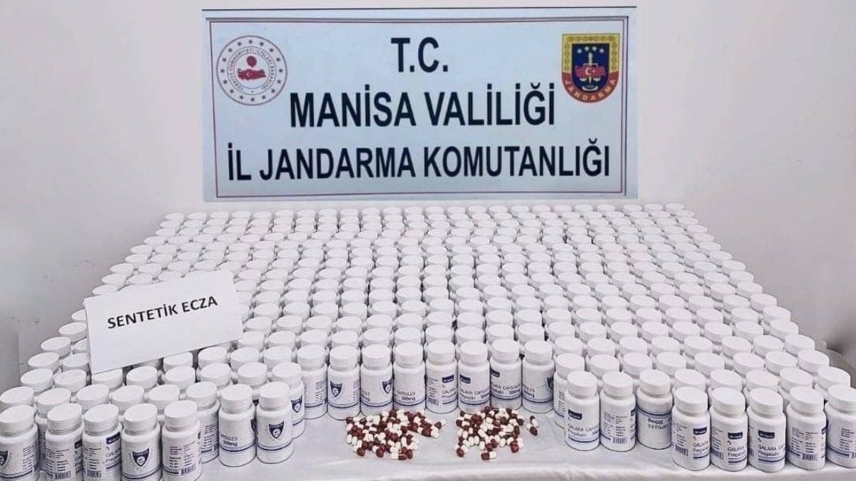 Manisa’da otoyolda durdurulan araçtan on binlerce hap çıktı