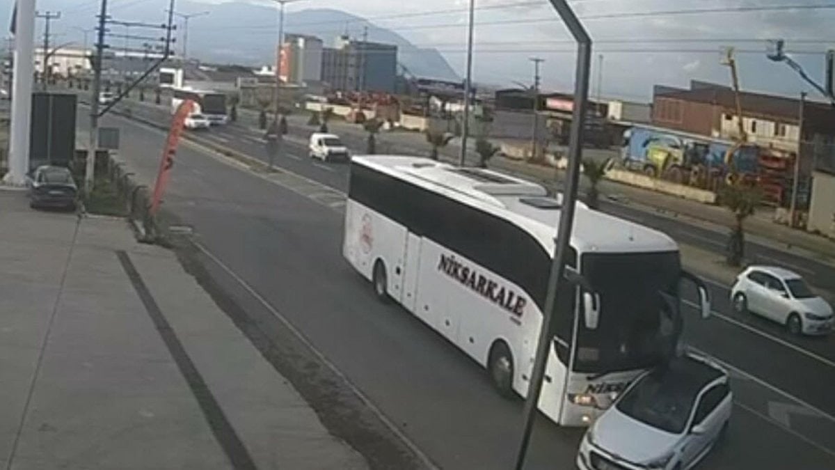 Manisa’da yolcu otobüsü kazaya karıştı
