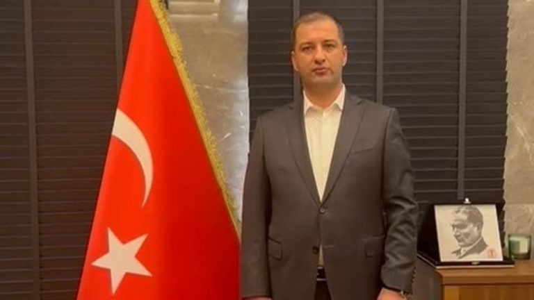 Mardin esnafından Türk bayrağı hassasiyeti: Başımızın tacıdır