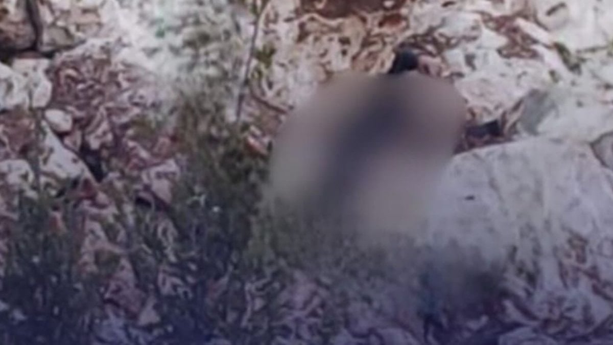 Mersin’de çöken kayaların altında kalan genç hayatını kaybetti