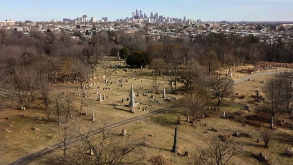 Mezarları tahrip etmekle suçlanan adamın evinde yüzden fazla kafatası bulundu