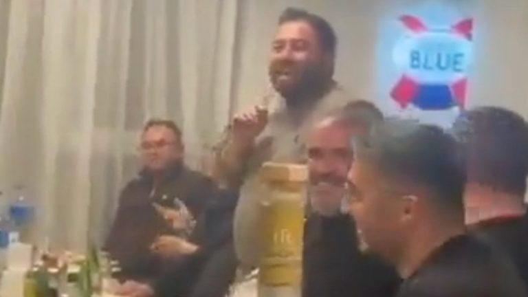 MHP duyurdu: Rakı masasında sela okutan belediye meclis üyesi ihraç edildi