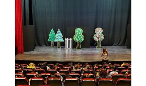 Minik Öğrenciler Başkan Çerçioğlu’nun Çalışmaları ile Tiyatroyla Buluştu