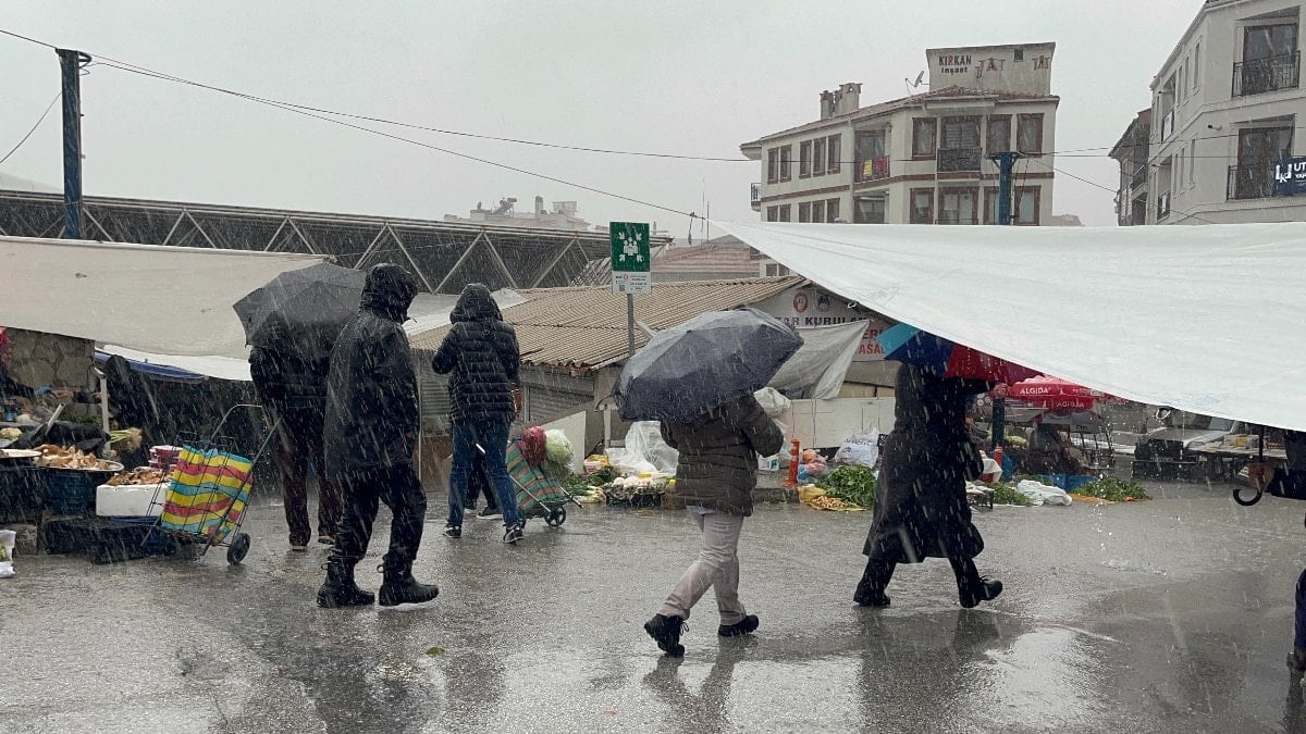 Muğla’da sağanak yağış hayatı olumsuz etkiledi