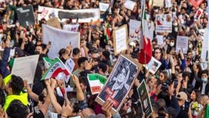 Muhammed Berdibek yanıtladı: İran’daki protestoların başarı şansı var mı?