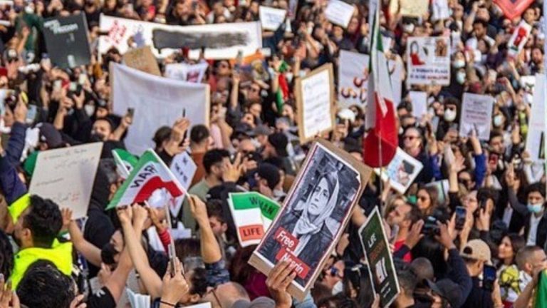 Muhammed Berdibek yanıtladı: İran’daki protestoların başarı şansı var mı?