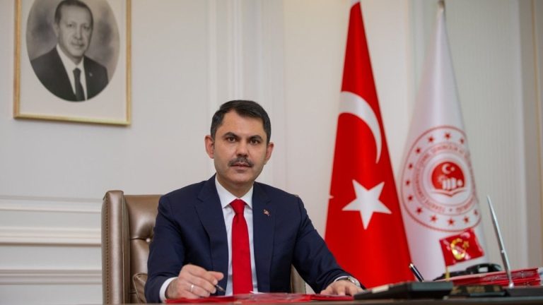 Murat Kurum, Karslı aşıkların deprem bölgesi atışmasını paylaştı