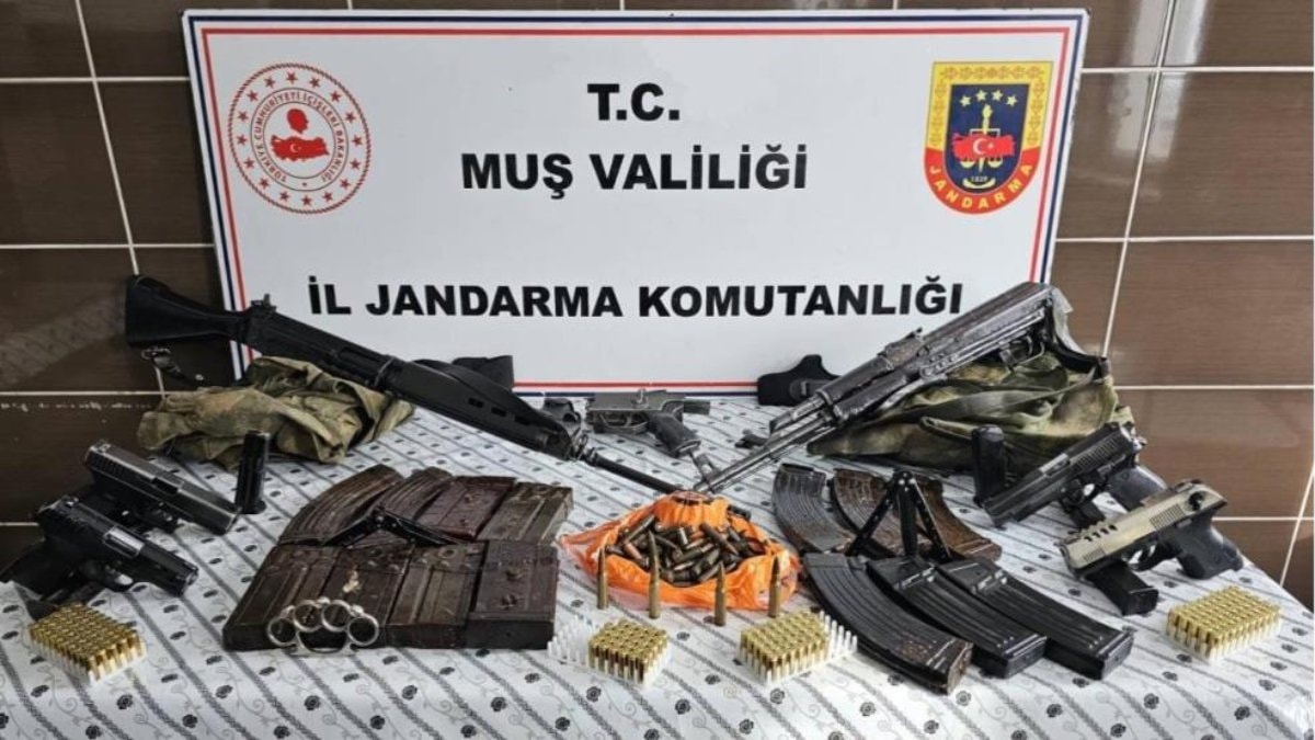 Muş’ta jandarmadan silah operasyonu: Cephanelik gibi evler