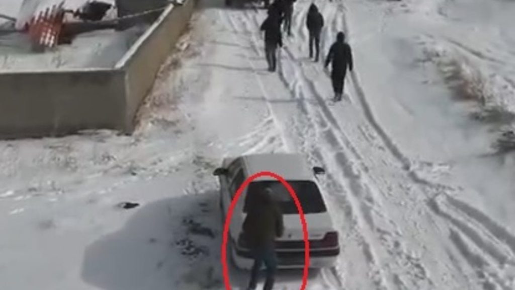 Nevşehir’de köpek dövüştürenlerin ‘drone’u görüp kaçtığı anlar kamerada