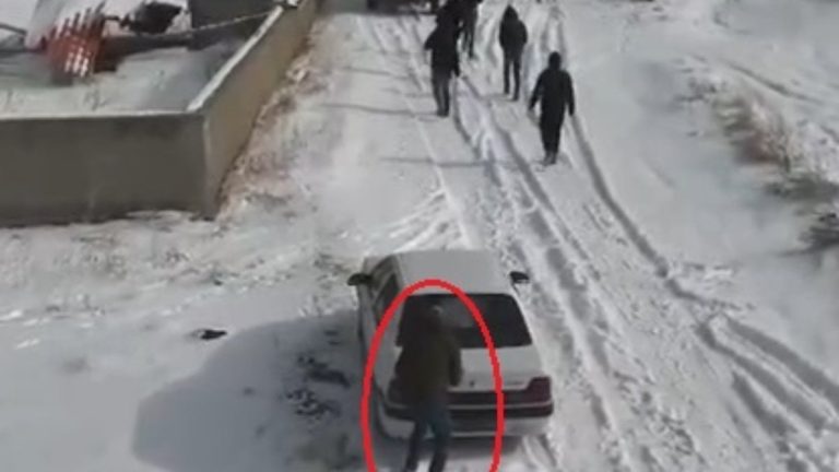 Nevşehir’de köpek dövüştürenlerin ‘drone’u görüp kaçtığı anlar kamerada