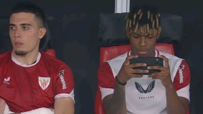 Nico Williams, takımı hezimeti yaşarken telefondan oyun oynadı