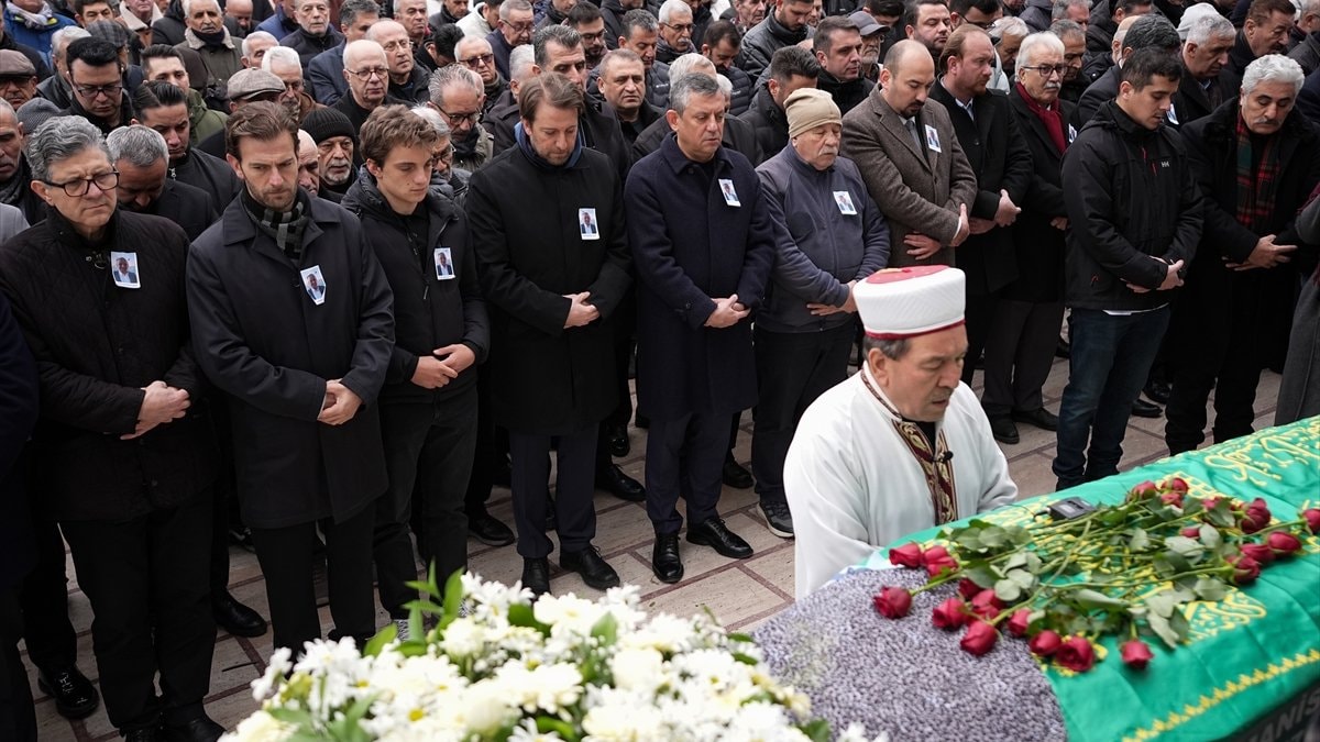 Özgür Özel, CHP’li Meliha Nalan Can’ın eşinin cenazesine katıldı