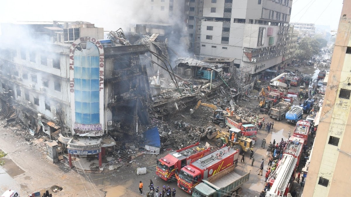 Pakistan’daki AVM yangınında can kaybı artıyor