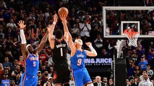 Phoenix Suns, son saniye üçlüğüyle kazandı