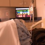 Rahatsız edilmemek için hastaların nabız takip cihazını kapatan hemşire tutuklandı