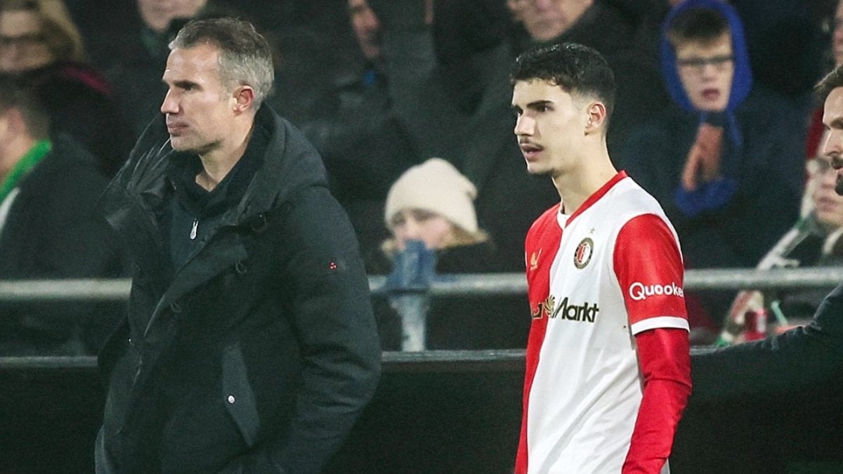 Robin Van Persie oğluna şans verdi: 2 dakikada 2 gol attı…