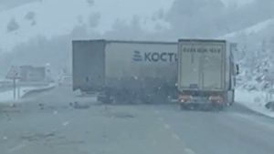 Samsun’da tırların çarpıştığı kaza kamerada