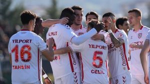 Samsunspor, 8 gollü maçı kazandı