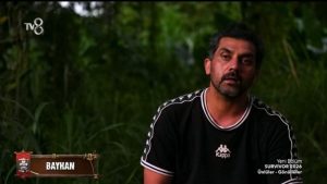 Şarkıcı Bayhan ailesinden bahsederken hüzünlendi