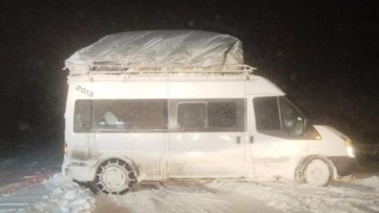 Siirt’te karda mahsur kalan 22 kişi kurtarıldı