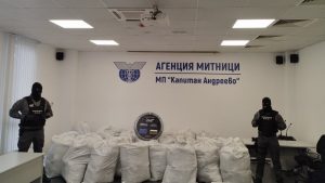 Sınır kapısında, Türkiye’ye sokulmak istenen 739 kilo esrar yakalandı