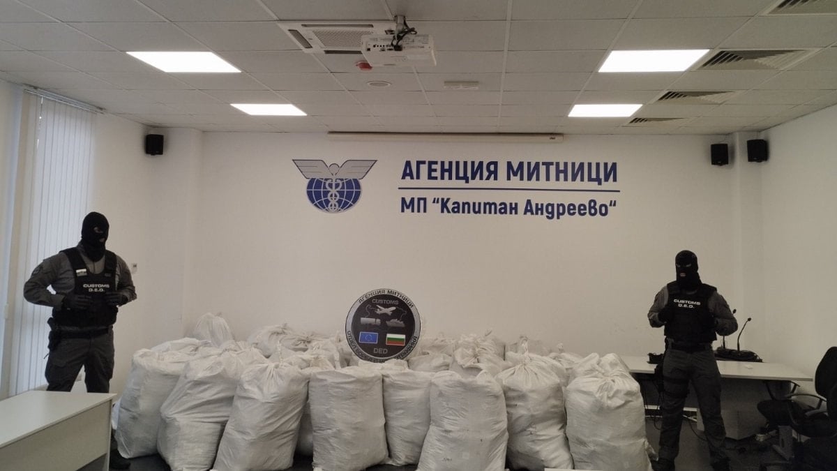 Sınır kapısında, Türkiye’ye sokulmak istenen 739 kilo esrar yakalandı