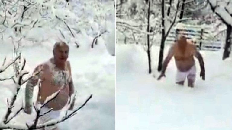 Sinop’ta bir vatandaş yüksekliği 40 santimi bulan karda yüzdü