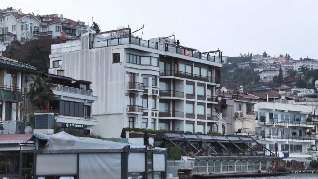 Son gelişmeler: Bebek Otel’de kaçak yapılar yıkıldı